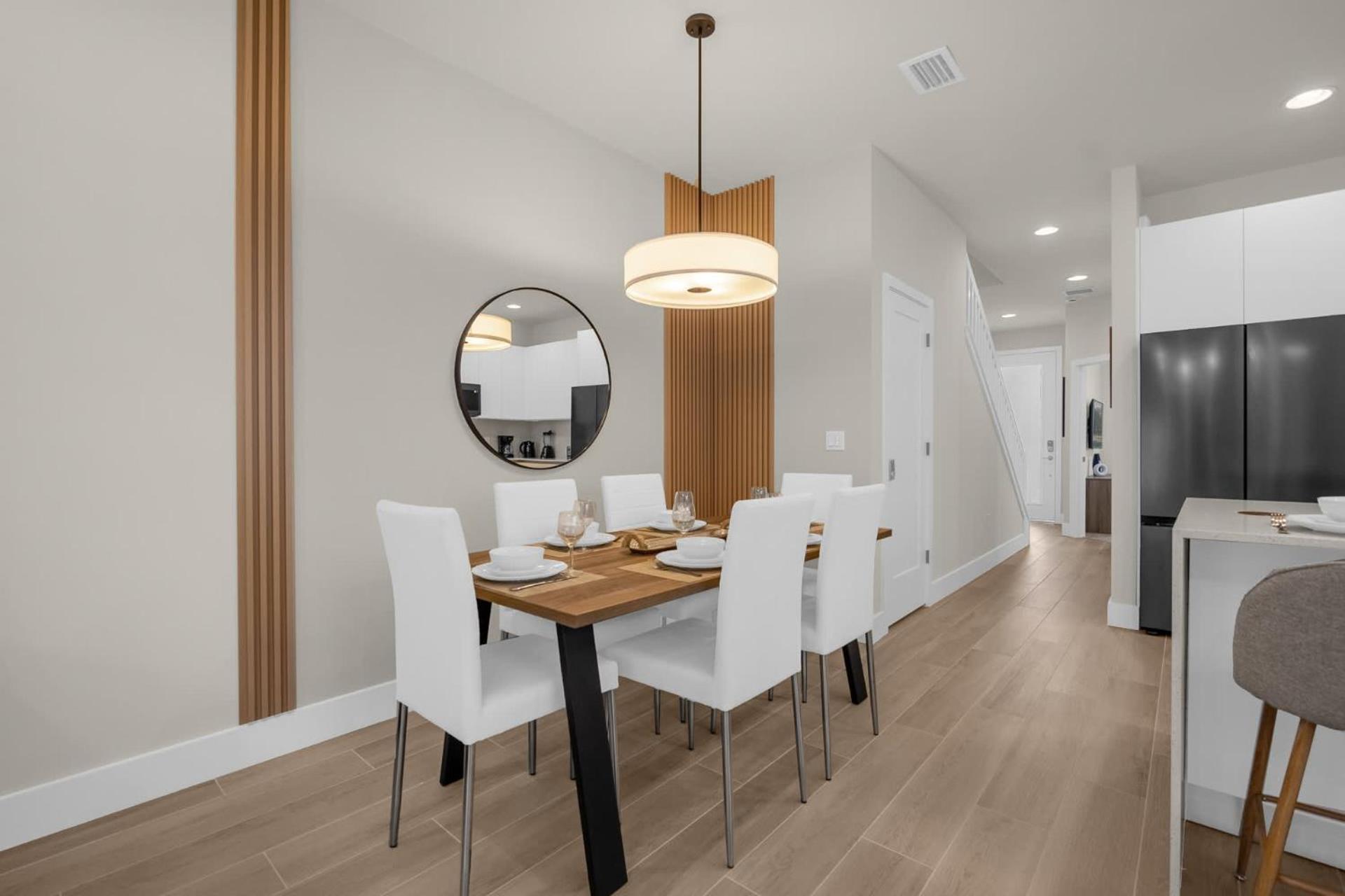 Holiday home Upstay - Modern W Pool In New Development *